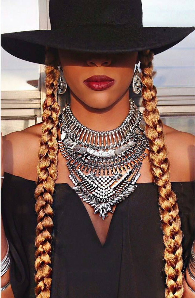 12 Costumes That Prove This Halloween Was All About Beyonce's Lemonade
